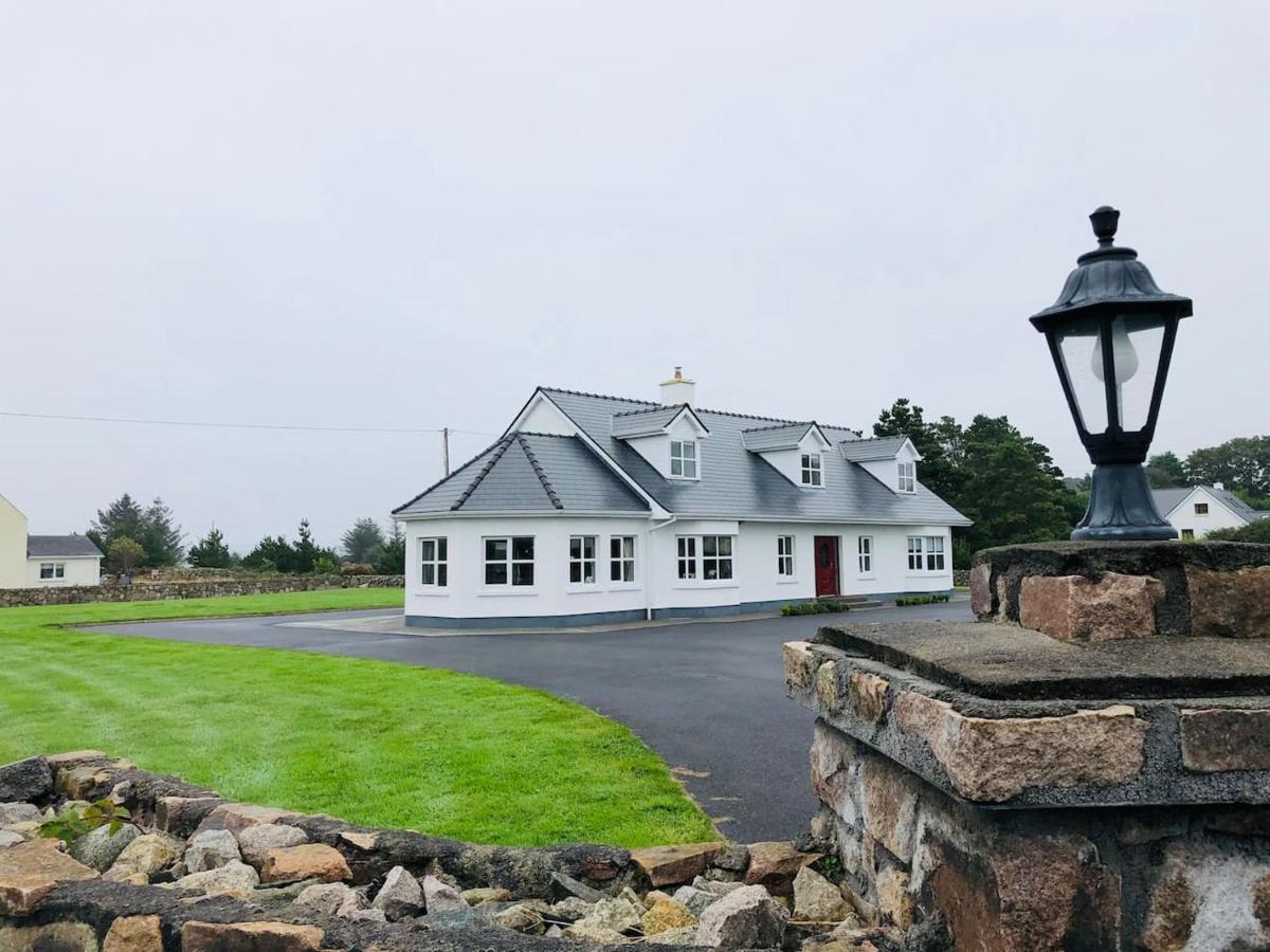 Connemara. 3 Bedroom, 8 Bed, Holiday Home Голуэй Экстерьер фото