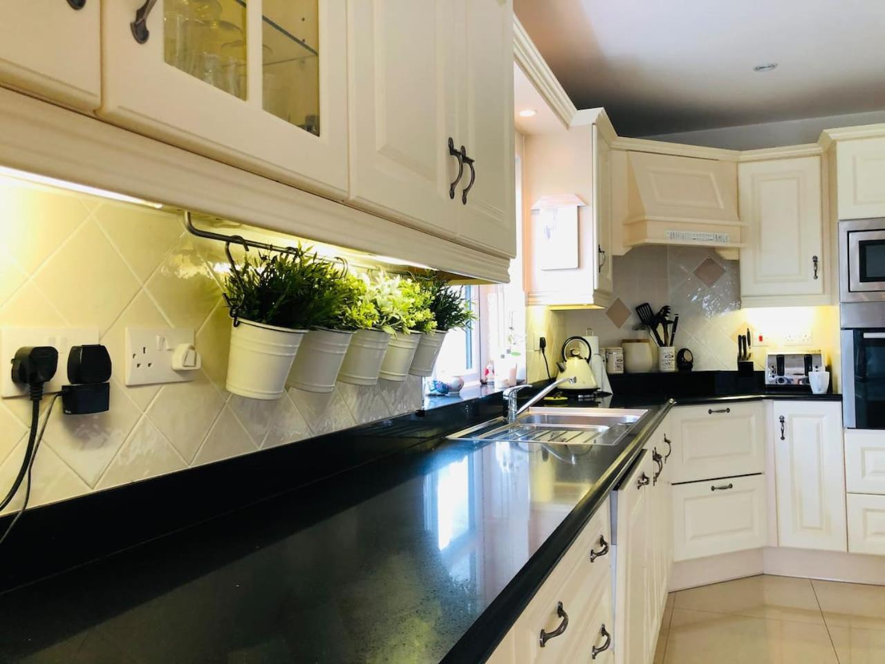 Connemara. 3 Bedroom, 8 Bed, Holiday Home Голуэй Экстерьер фото